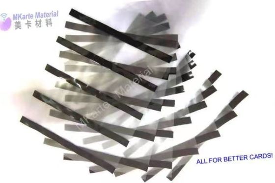 صلابة القشرة 90 ° 300mm/min ≥6.0 N/cm ورقة التغطية المغطاة بـ PVC وقت الشيخوخة &gt; 200 ساعة مواد البطاقة الذكية