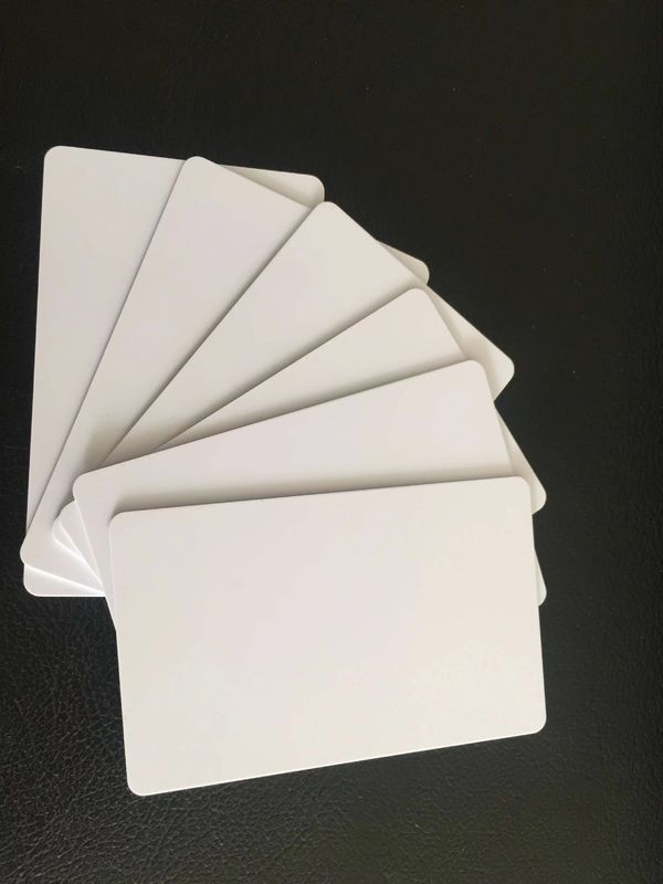 بطاقة بيضاء فارغة قابلة للطباعة من PVC Inkjet Cr 80 0.3mm 0.4mm 0.76mm سمك