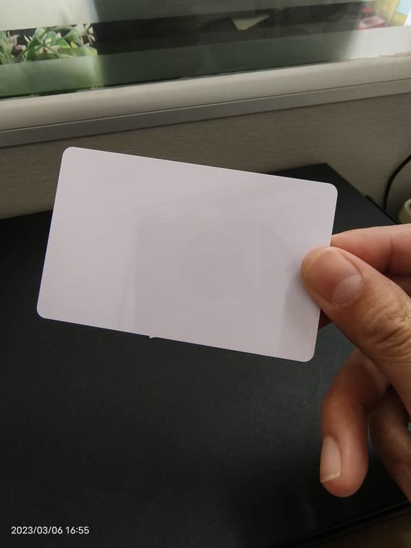 بطاقة بيضاء فارغة قابلة للطباعة الحرارية من PVC Cr80 54 * 85.6mm لإنتاج البطاقات